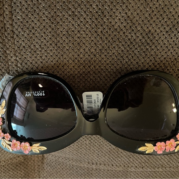 torrid Accessories - Torrid Black Sunglasses with Pink Floral Accents